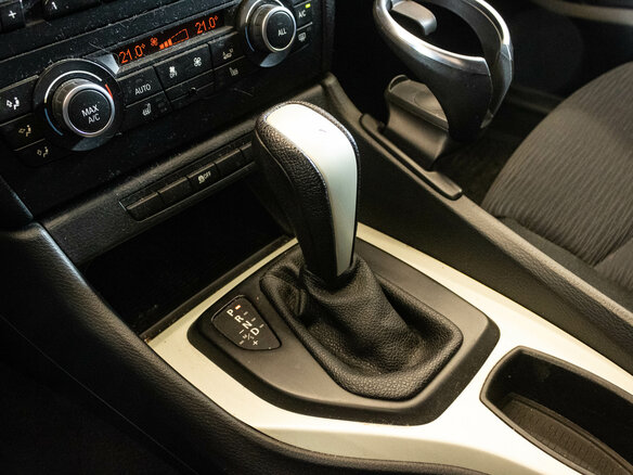 2012 BMW X1 18i I (E84), коричневый, 1050000 рублей - вид 17