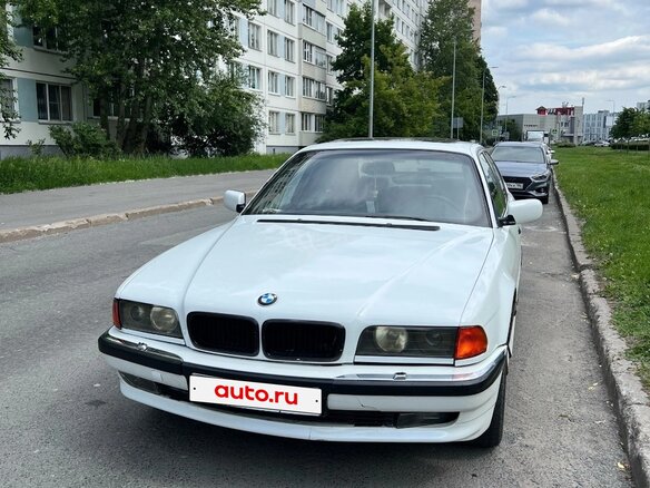 1998 BMW 7 серии 735i III (E38), белый - вид 1
