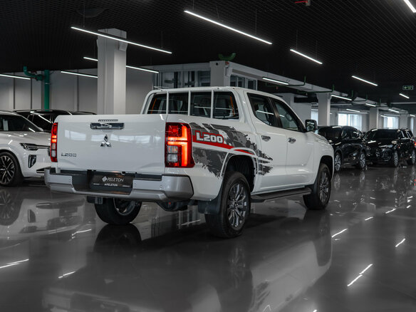 2025 Mitsubishi L200 VI, белый - вид 4