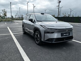 2026 Toyota bZ3X 58.3 kWh, серебристый, 2456029 рублей, вид 1