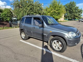 2011 Chevrolet Niva I Рестайлинг, серый, 560000 рублей, вид 3