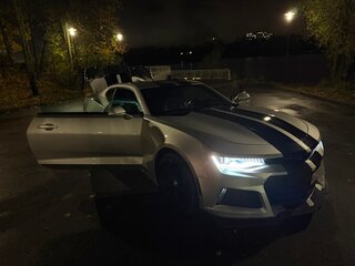2018 Chevrolet Camaro VI Рестайлинг, серебристый, 2500000 рублей, вид 3
