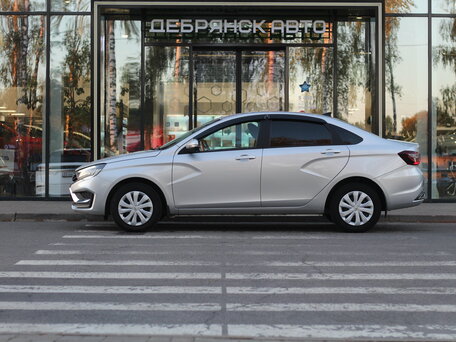 2024 Lada (ВАЗ) Vesta I Рестайлинг (NG), серебристый, 1295000 рублей, вид 2