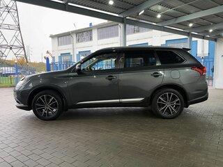 2017 Mitsubishi Outlander III Рестайлинг 2, серый, 1829000 рублей, вид 2