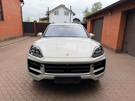 2026 Porsche Cayenne III Рестайлинг, серый, вид 2