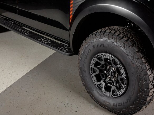 2025 Ford F-150 Raptor SuperCrew Raptor XIV Рестайлинг, чёрный, 18998000 рублей - вид 5