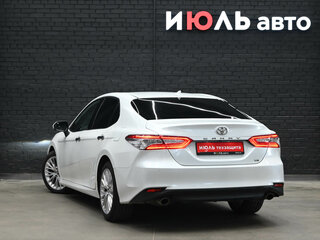 2018 Toyota Camry VIII (XV70), белый, 2560000 рублей, вид 4