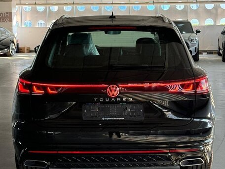 2026 Volkswagen Touareg III Рестайлинг, чёрный, 12400000 рублей, вид 5