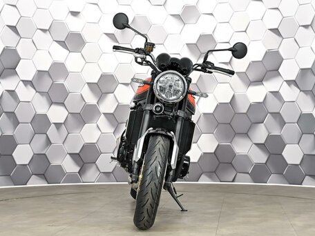 2025 Kawasaki Z 900RS, коричневый, 1377000 рублей, вид 5