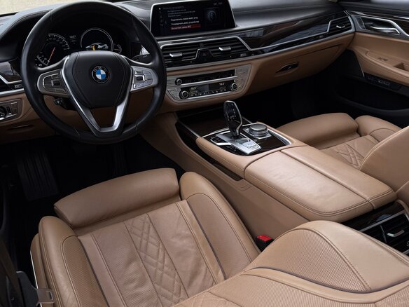 2016 BMW 7 серии 750i xDrive VI (G11/G12), чёрный, 3400000 рублей - вид 7