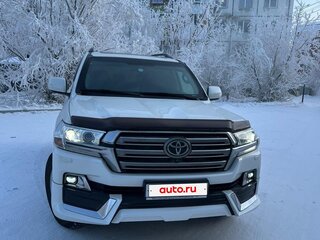 2018 Toyota Land Cruiser 200 Series Рестайлинг 2, белый, 7500000 рублей, вид 3