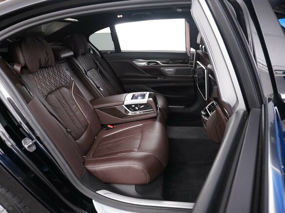 2021 BMW 7 серии Long 740Li xDrive VI (G11/G12) Рестайлинг, чёрный, 6824434 рублей - вид 6