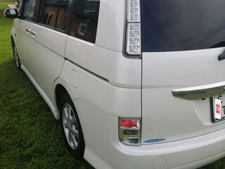 2011 Toyota ISis I Рестайлинг, белый, 1050000 рублей, вид 3
