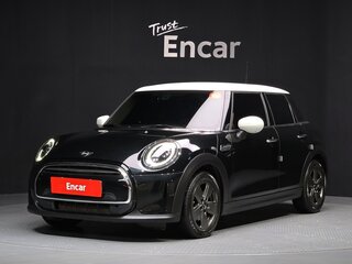 2022 Mini Hatch Cooper III (F55/F56) Рестайлинг 2, чёрный, 1930000 рублей, вид 1