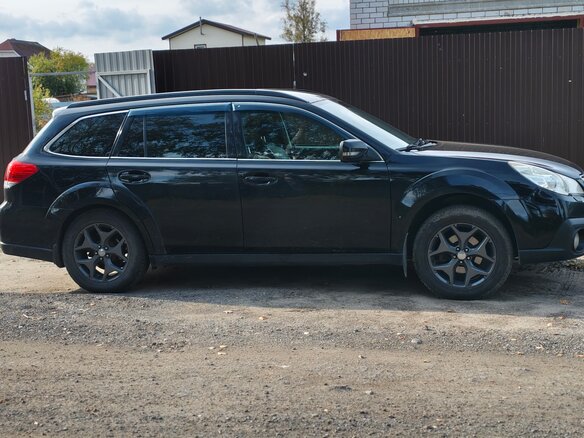 2010 Subaru Outback IV, чёрный, 870000 рублей - вид 2