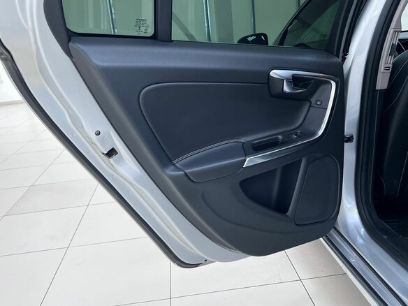 2016 Volvo S60 II Рестайлинг, серебристый, 1350000 рублей - вид 23