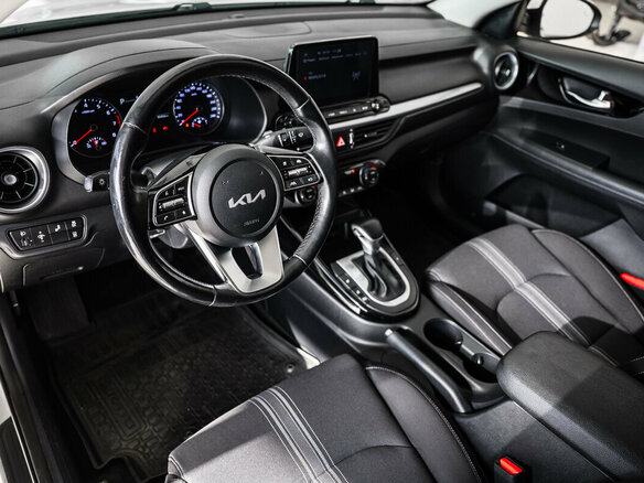 2021 Kia Cerato IV Рестайлинг, белый, 2280000 рублей - вид 10