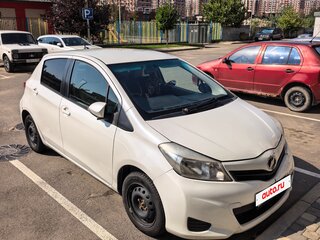 2011 Toyota Vitz III (XP130), белый, 510000 рублей, вид 1