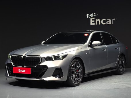 2025 BMW 5 серии 520i VIII (G60/G61/G68), серебристый, 6600000 рублей, вид 1
