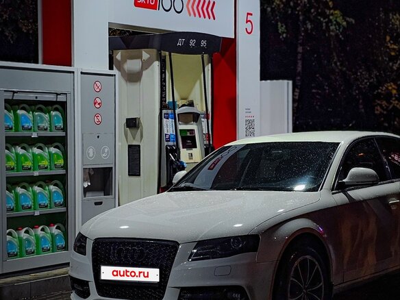 2010 Audi A4 IV (B8), белый, 1100000 рублей