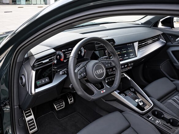 2023 Audi A3 Sportback 35 TFSI IV (8Y), зелёный, 2300002 рублей - вид 17