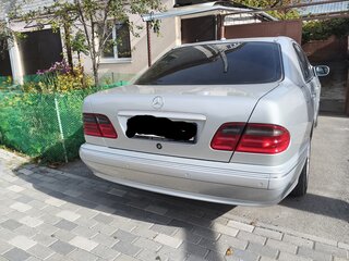 2000 Mercedes-Benz E-Класс 200 II (W210, S210) Рестайлинг, серебристый, 950000 рублей, вид 2