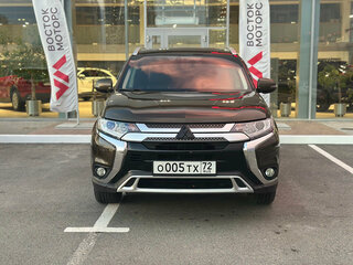2020 Mitsubishi Outlander III Рестайлинг 3, коричневый, 2495000 рублей, вид 2