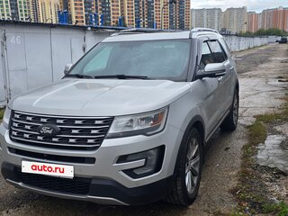 2017 Ford Explorer V Рестайлинг, серебристый, 2350000 рублей, вид 2