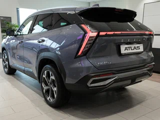 2026 Geely Atlas II, синий, 4119990 рублей, вид 5