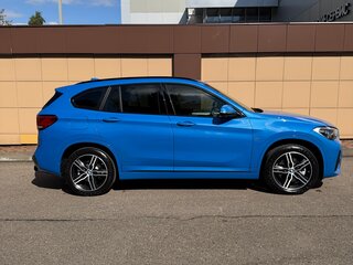 2020 BMW X1 20i xDrive II (F48) Рестайлинг, синий, 4000000 рублей, вид 5