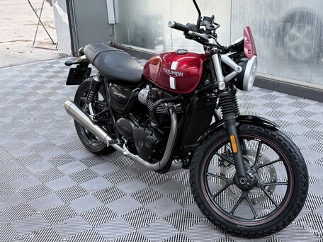 2016 Triumph Street Twin, красный, 650000 рублей, вид 3
