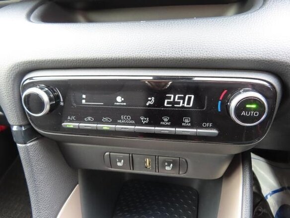 2023 Toyota Yaris IV, белый - вид 17