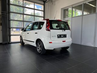 2013 Nissan Note I Рестайлинг, белый, 900000 рублей, вид 4