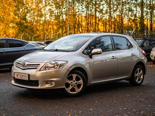 2011 Toyota Auris I Рестайлинг, серебристый, 955000 рублей, вид 1
