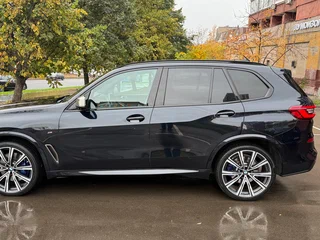 2019 BMW X5 M50d IV (G05/G18), синий, 5380000 рублей, вид 2