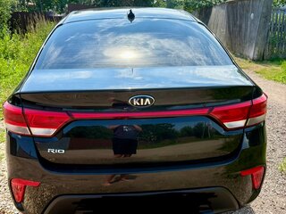 2017 Kia Rio IV, чёрный, 1150000 рублей, вид 3