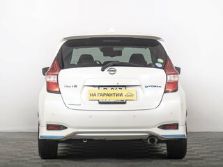 2017 Nissan Note e-Power II Рестайлинг, белый, 1349000 рублей, вид 4