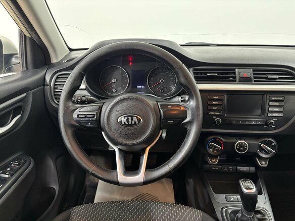 2018 Kia Rio IV, бежевый, 895000 рублей - вид 10