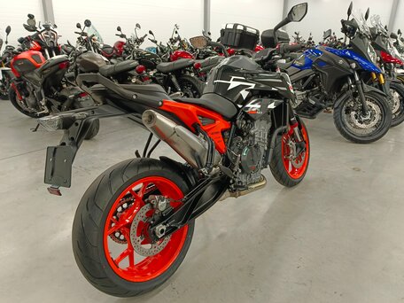 2023 KTM 890 Duke GP, чёрный, 910000 рублей, вид 3