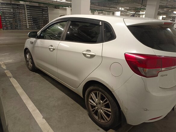 2016 Kia Rio III Рестайлинг, белый - вид 3