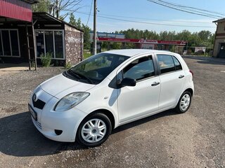 2008 Toyota Yaris II, белый, 480000 рублей, вид 3