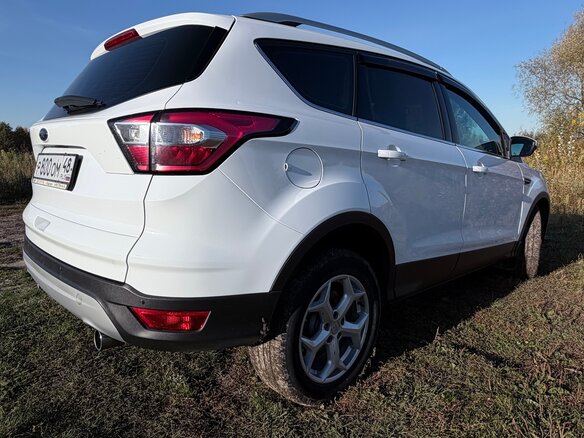 2017 Ford Kuga II Рестайлинг, белый, 1840000 рублей - вид 14