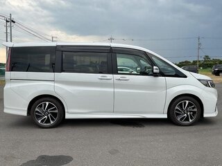 2021 Honda Stepwgn Spada V Рестайлинг, белый, 1975000 рублей, вид 4