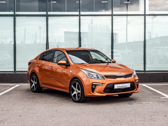 2017 Kia Rio IV, оранжевый, 1000000 рублей - вид 4