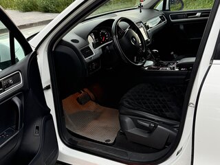 2013 Volkswagen Touareg II, белый, 2350000 рублей, вид 5