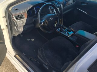 2017 Toyota Camry VII (XV50) Рестайлинг 2, белый, 2400000 рублей, вид 4