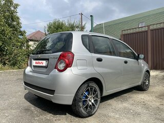 2010 Chevrolet Aveo I Рестайлинг, серебристый, 350000 рублей, вид 3