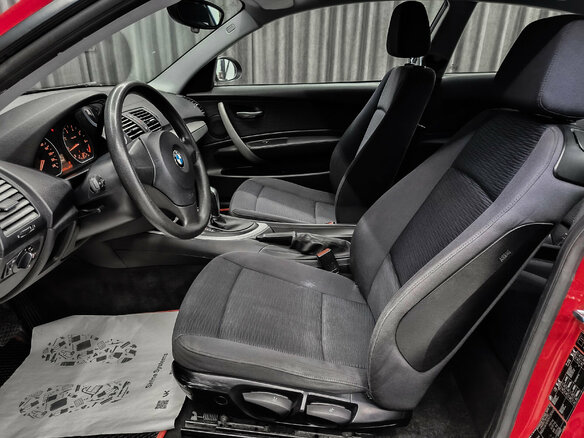 2008 BMW 1 серии 116i I (E81/E82/E87/E88) Рестайлинг, красный, 780000 рублей - вид 6