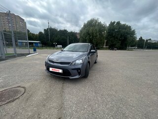 2018 Kia Rio IV, серый, 1350000 рублей, вид 4