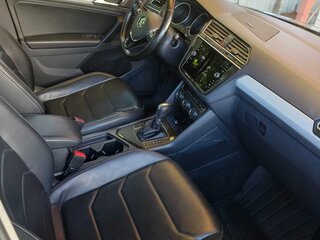 2017 Volkswagen Tiguan II, чёрный, 1980000 рублей, вид 4